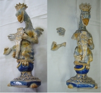 Svícen v podobě griffina, Fajáns se světlým podkladem s modrou a žlutou barvou, Istrie, renesanční styl z 15-16. stol.