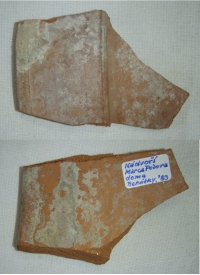 Střep nalezený na nádvoří domu Marca Pola, Benátky 1983