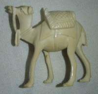 Velbloud vyřezaný ze slonovinové kosti