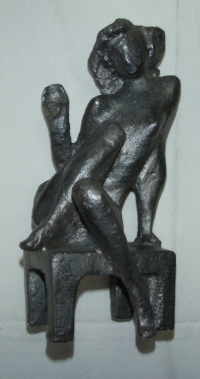 Sedící akt ženy, originál sochař Jiří Lang (1927–1996)