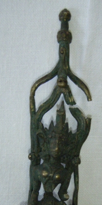 Figurka božstva, pravděpodobně Indie, zhotovena z kovu